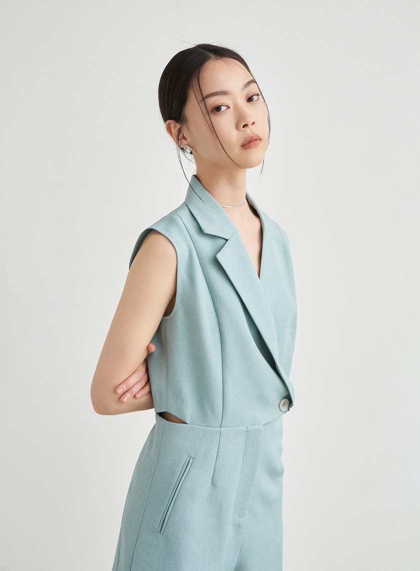 腰間簍空後鬆緊連身短褲