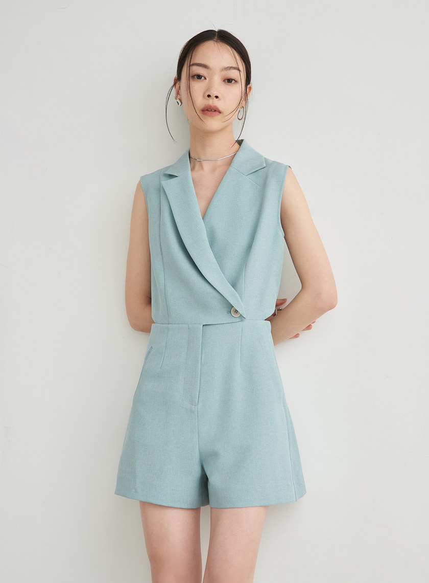 腰間簍空後鬆緊連身短褲