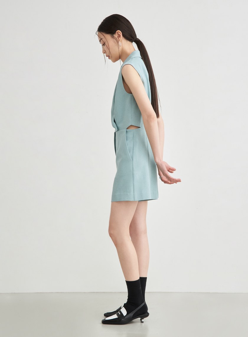 腰間簍空後鬆緊連身短褲