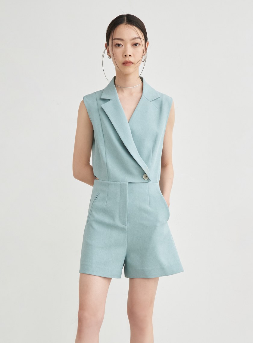 腰間簍空後鬆緊連身短褲