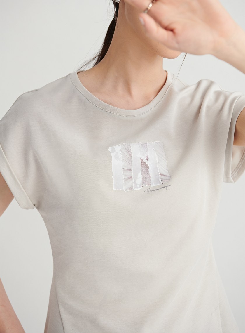 光影線條印花反摺袖上衣