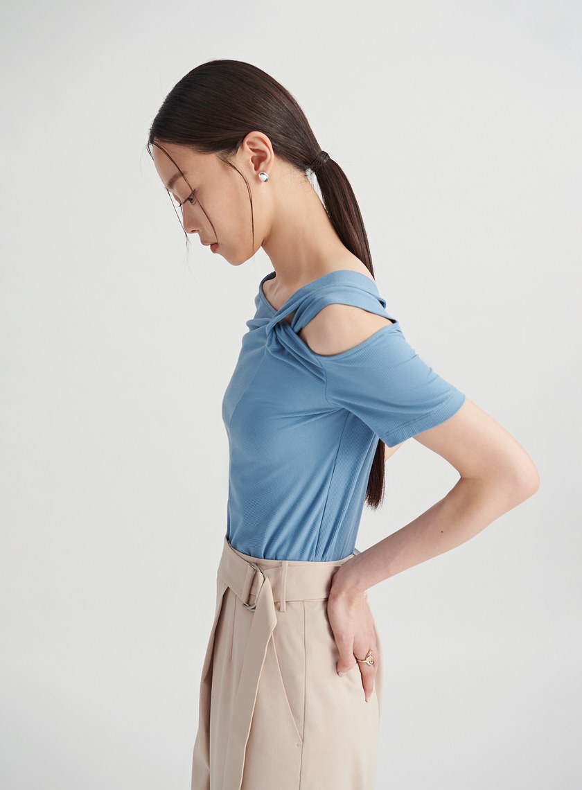 斜領扭轉彈性短袖上衣