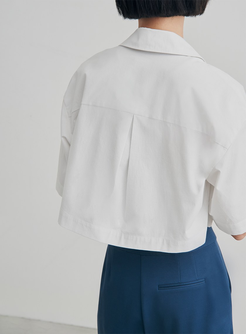 短版尖領俐落短袖襯衫