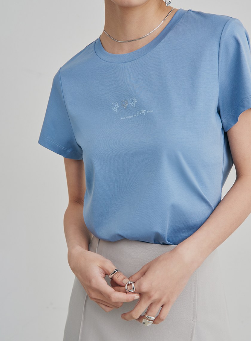 擁抱刺繡印花短袖上衣