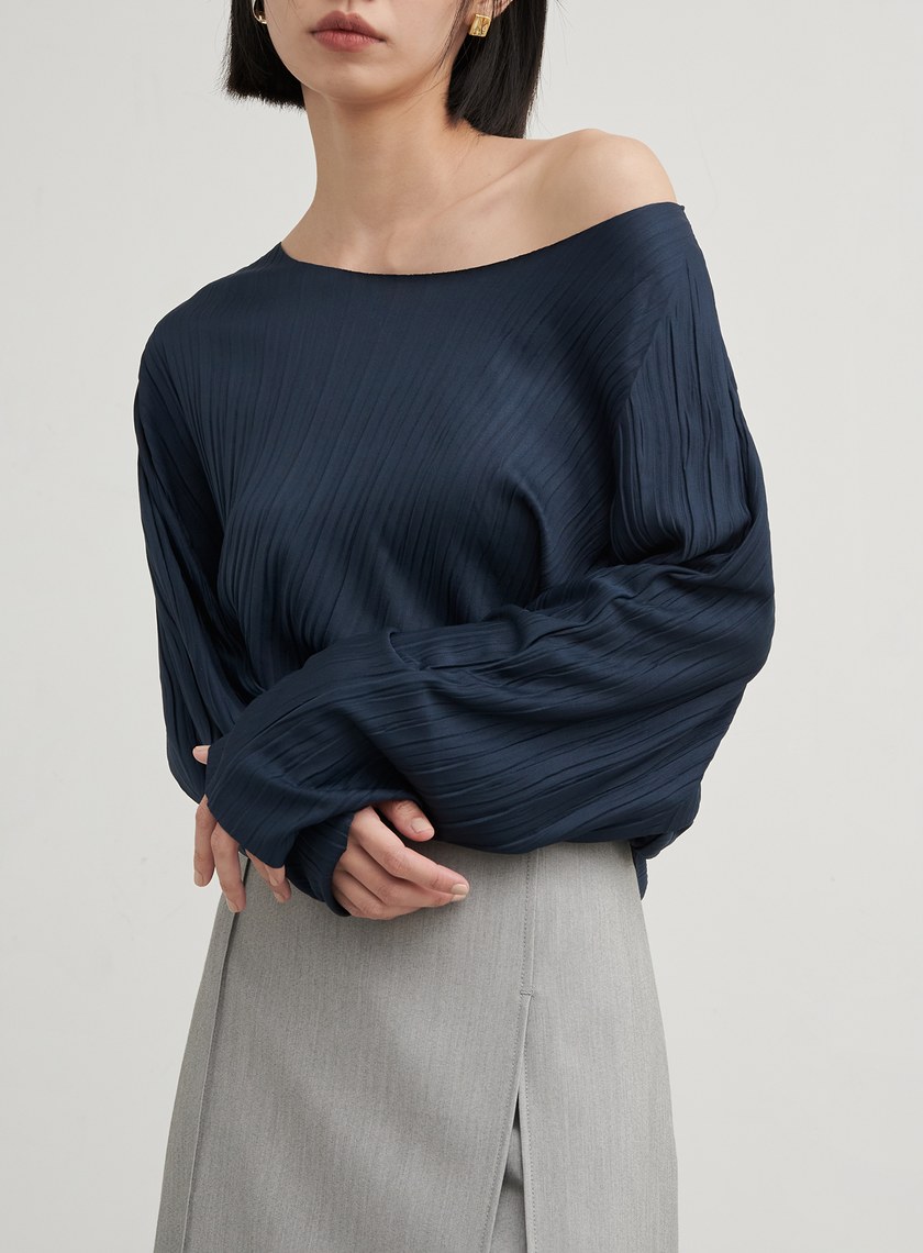 圓領壓褶休閒長袖上衣