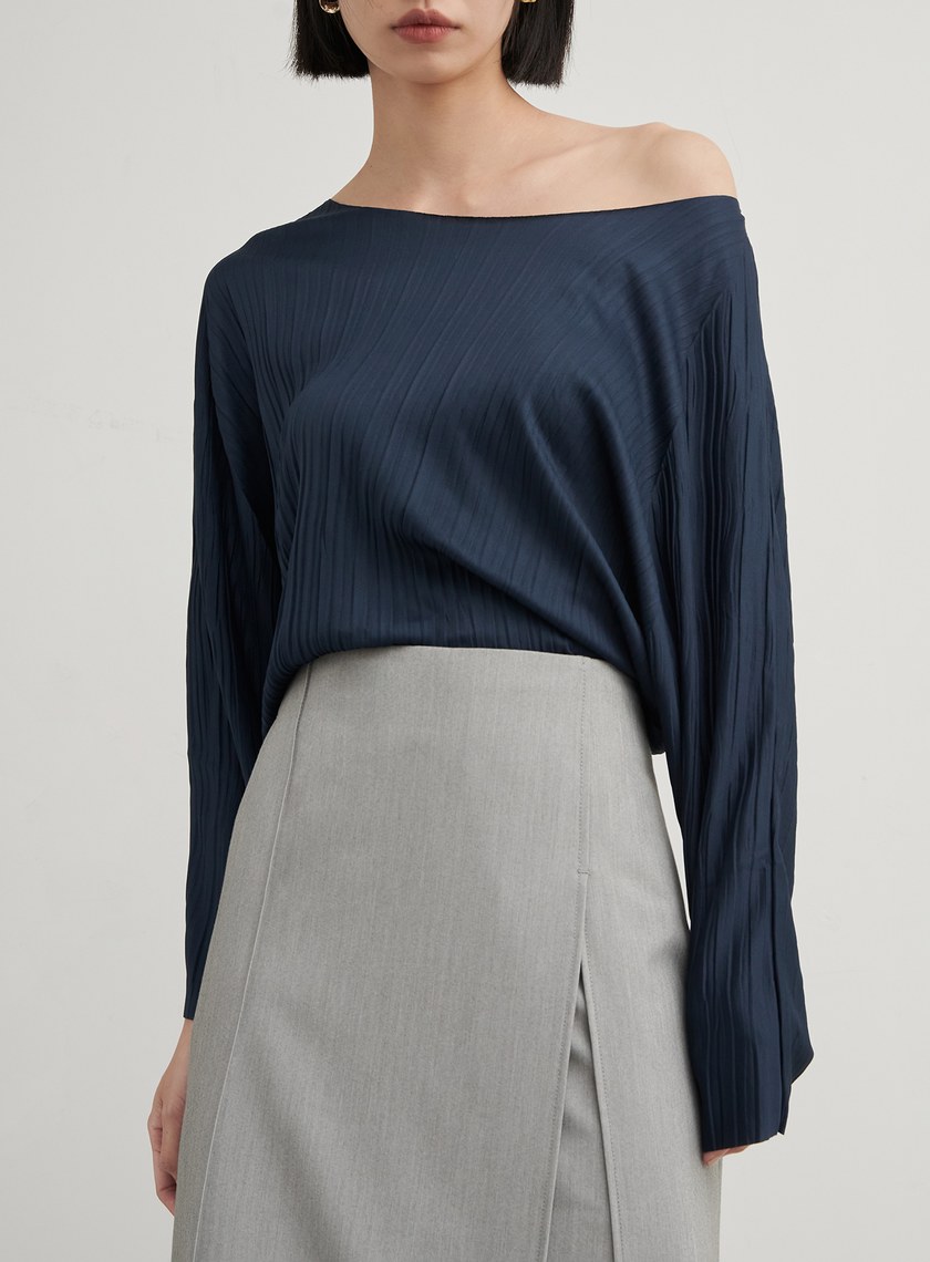 圓領壓褶休閒長袖上衣