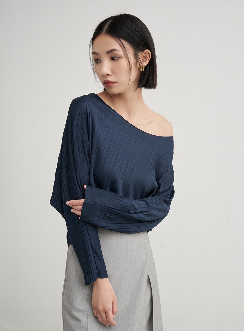 圓領壓褶休閒長袖上衣