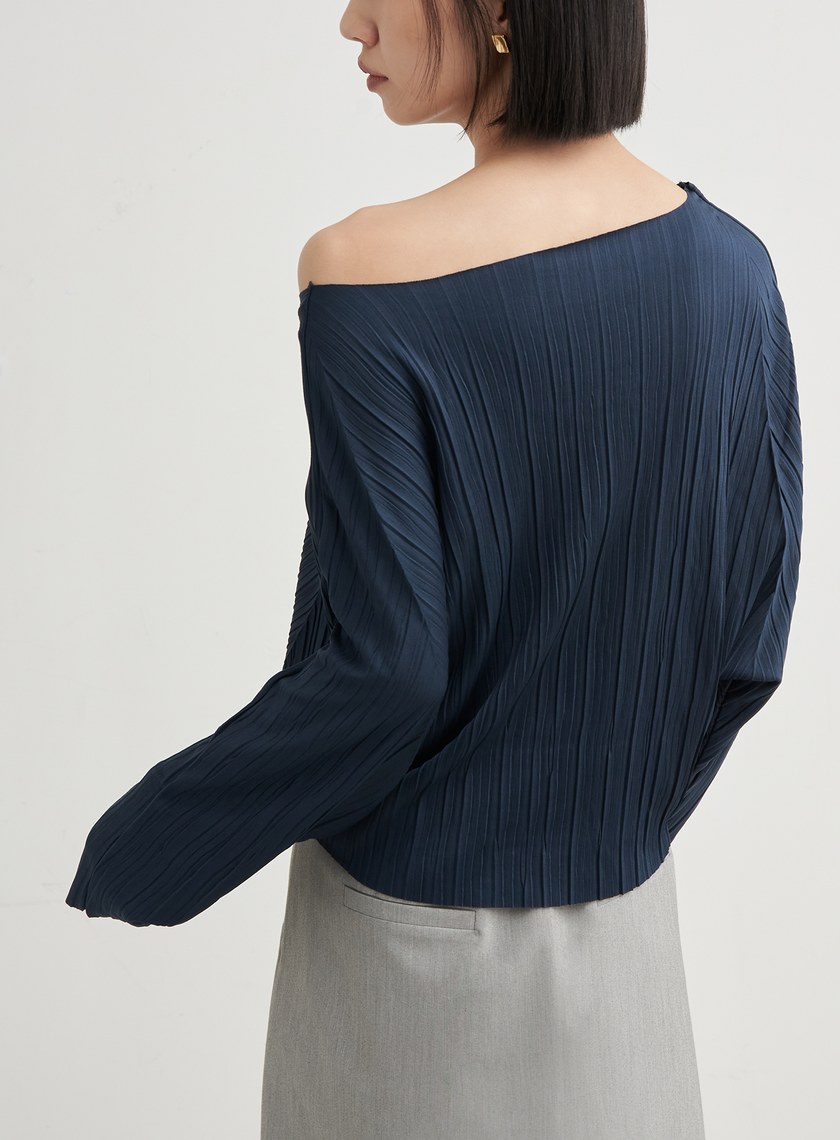 圓領壓褶休閒長袖上衣