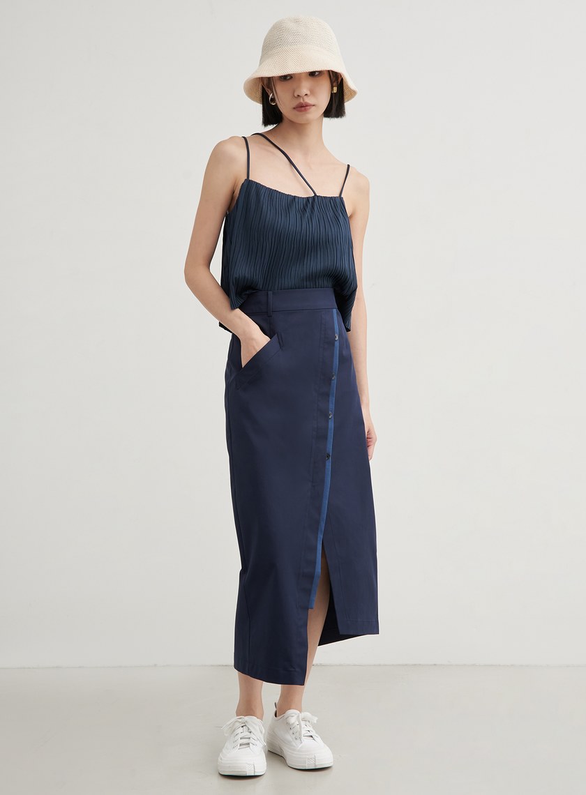 不對稱肩帶壓褶背心上衣