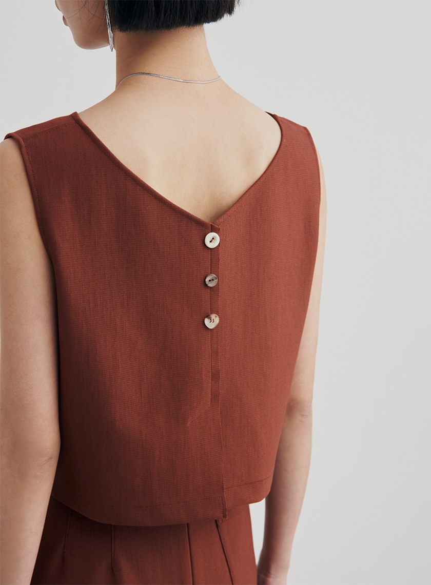 短版不對稱肩帶無袖上衣