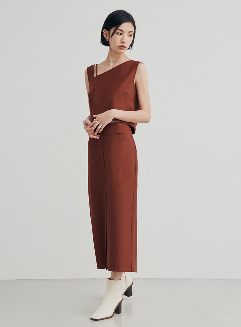 短版不對稱肩帶無袖上衣