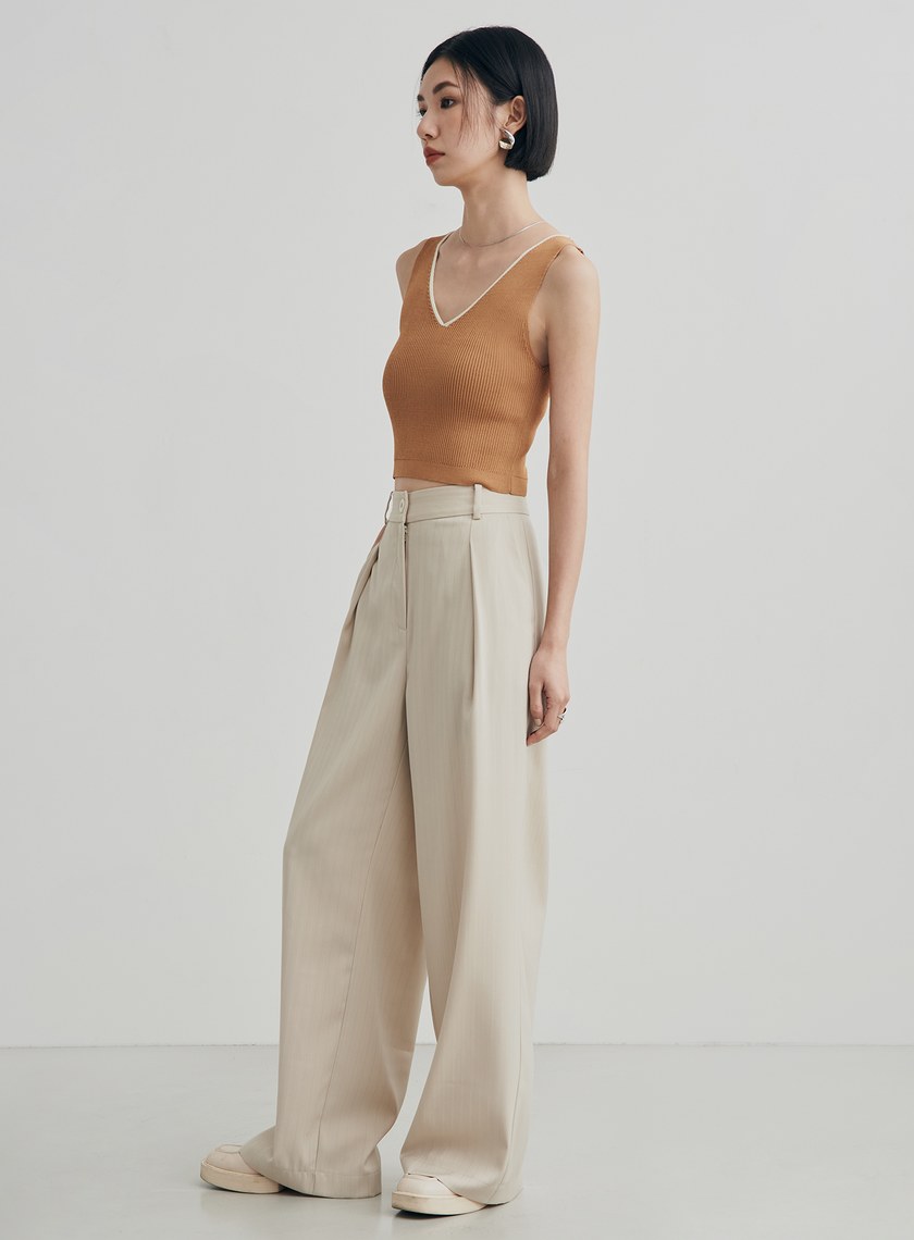 V領針織合身短版背心