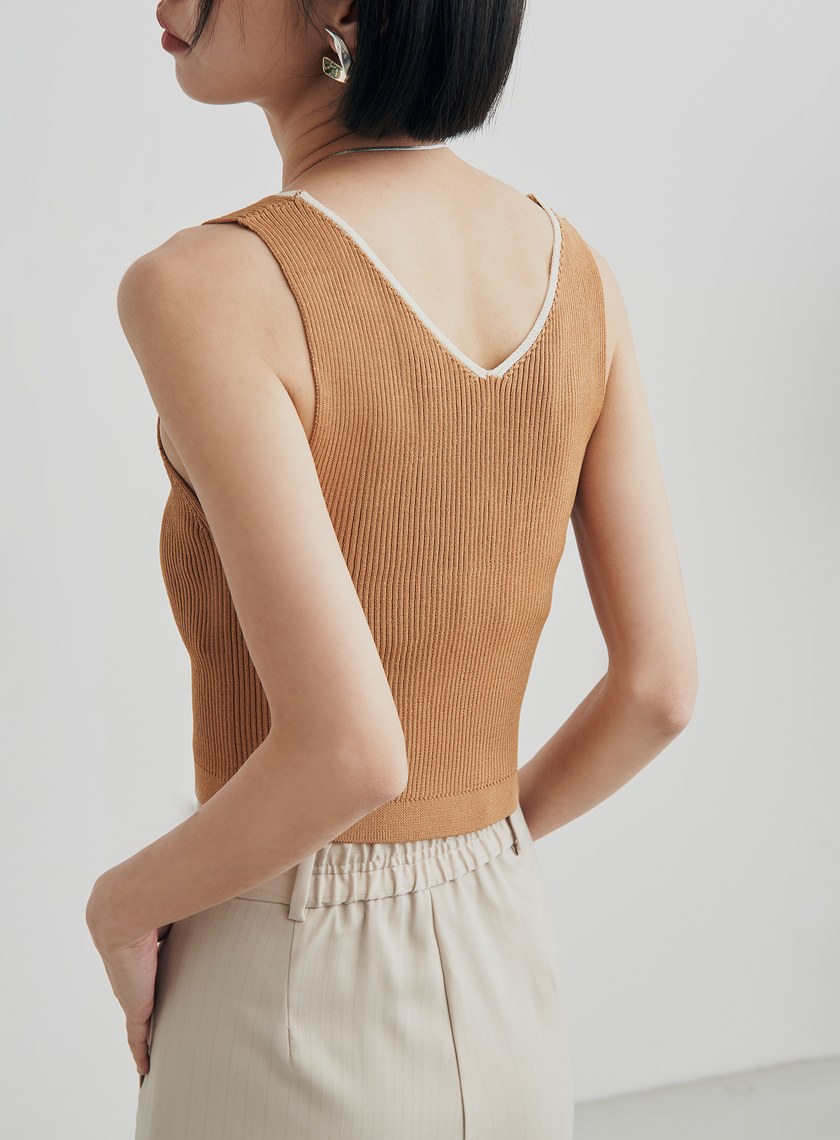 V領針織合身短版背心
