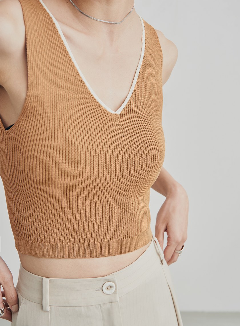 V領針織合身短版背心
