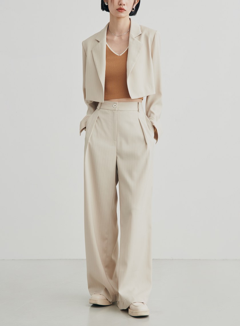 V領針織合身短版背心