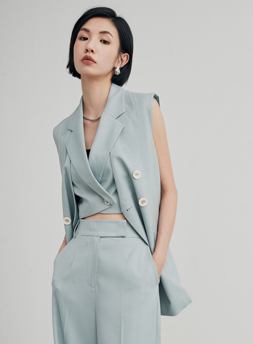 織紋後開衩無領西裝背心