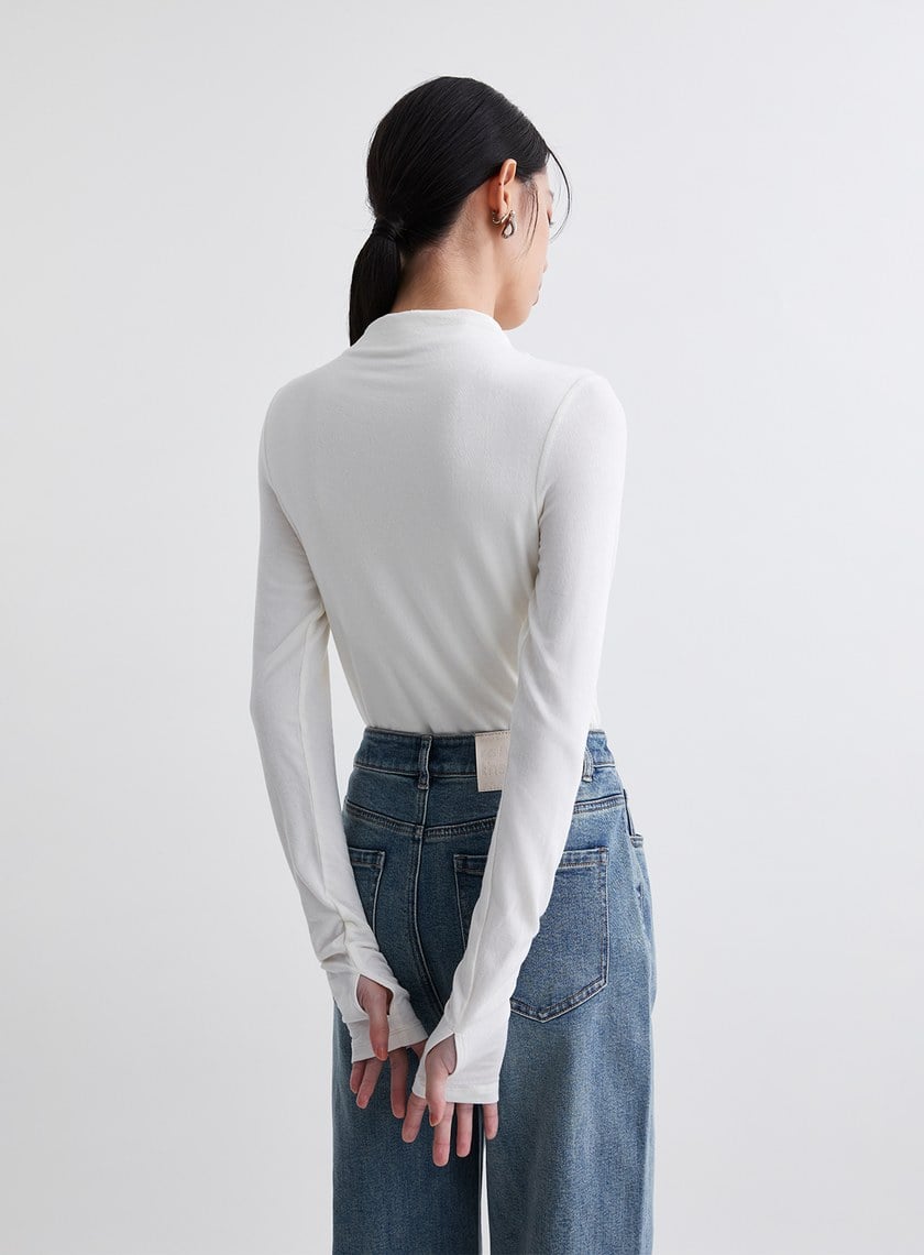 親膚小立領指洞針織上衣