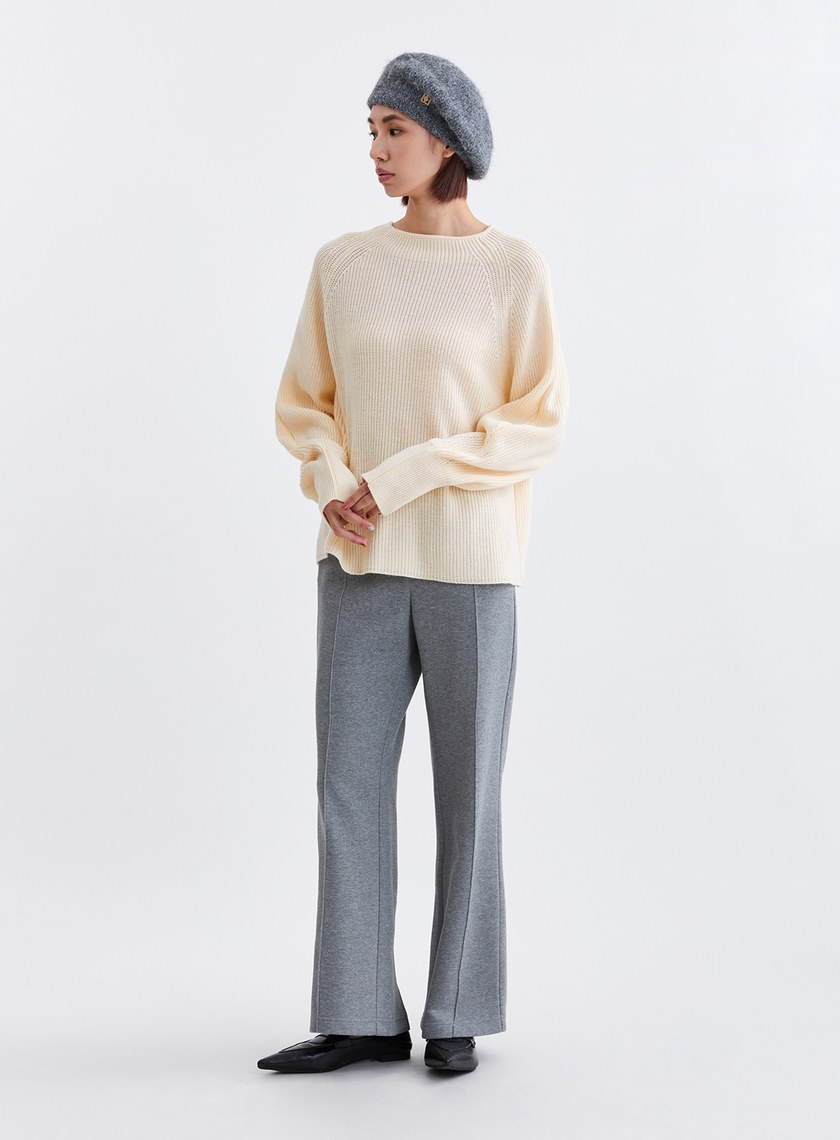 簡約直領寬鬆針織上衣