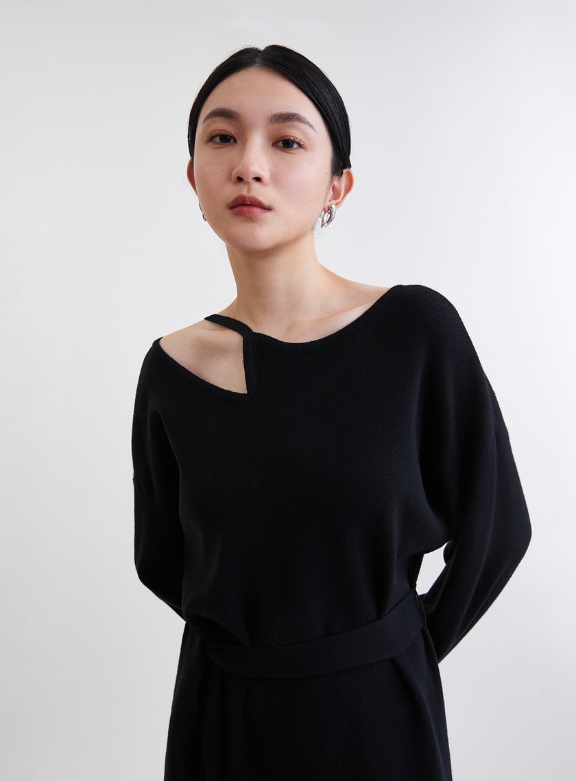 時髦挖肩造型綁帶針織洋裝