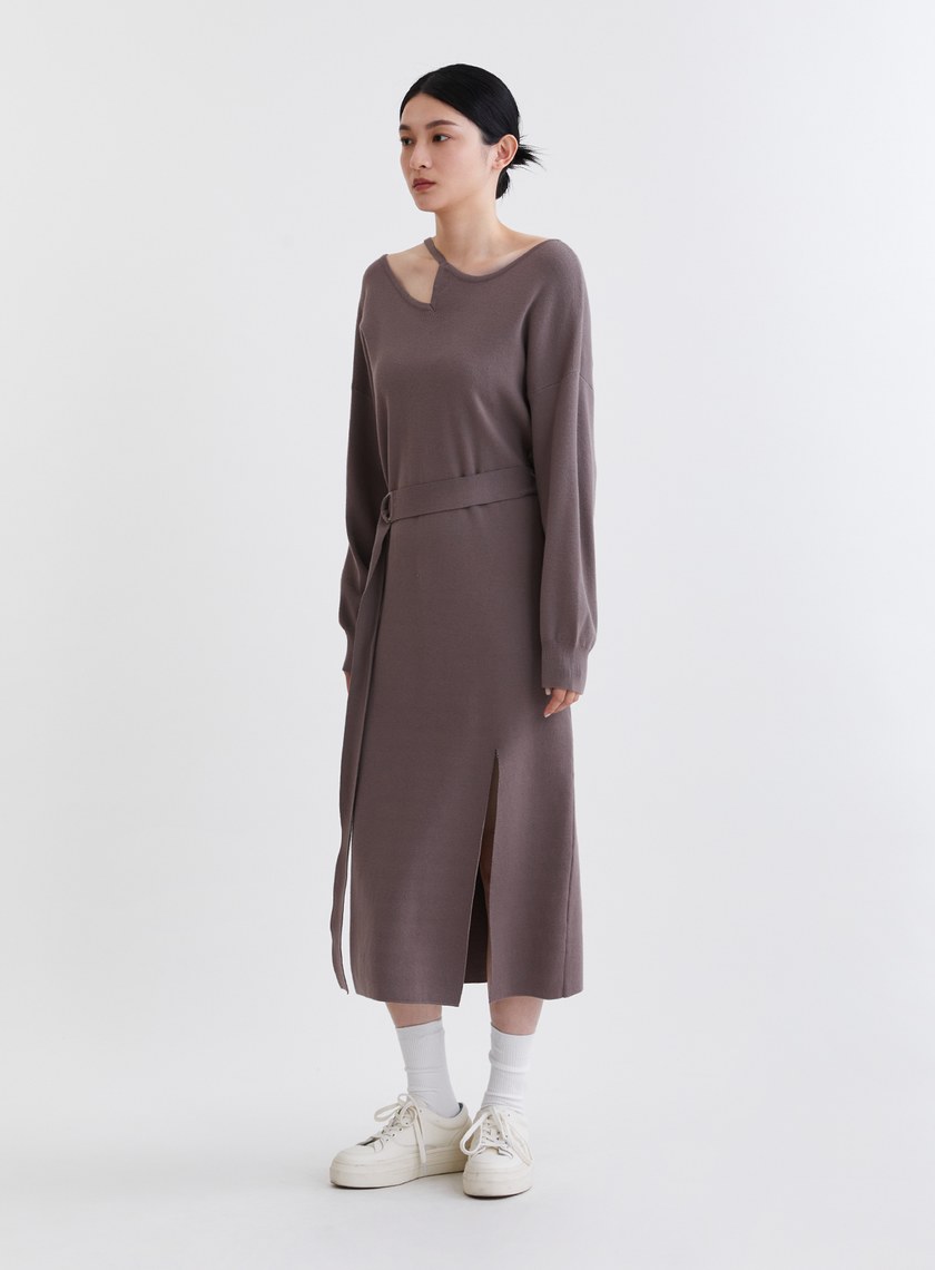 時髦挖肩造型綁帶針織洋裝