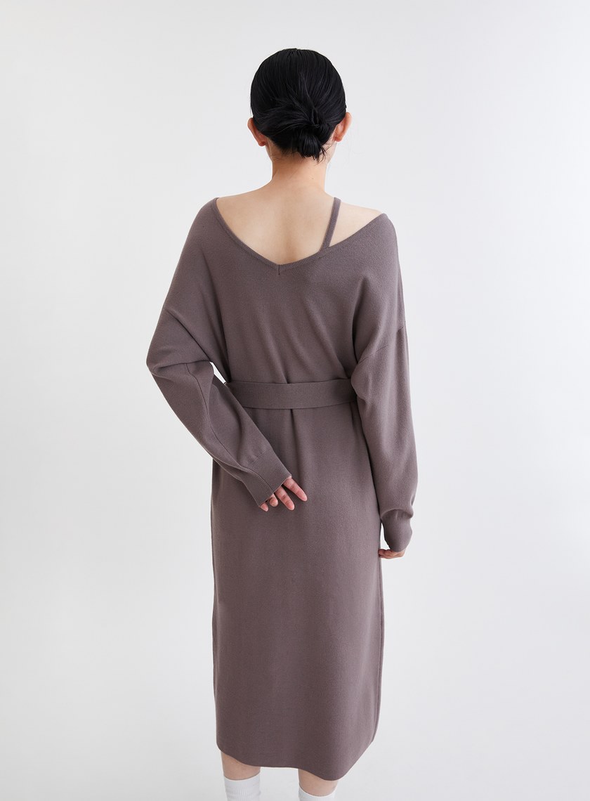 時髦挖肩造型綁帶針織洋裝