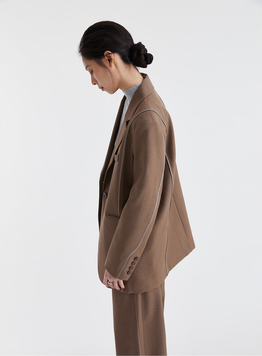 經典斜紋滾邊設計西裝外套