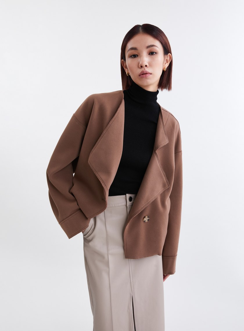 不對稱領型絨面外套