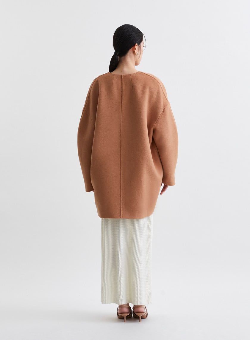 無領繭型廓形毛絨大衣