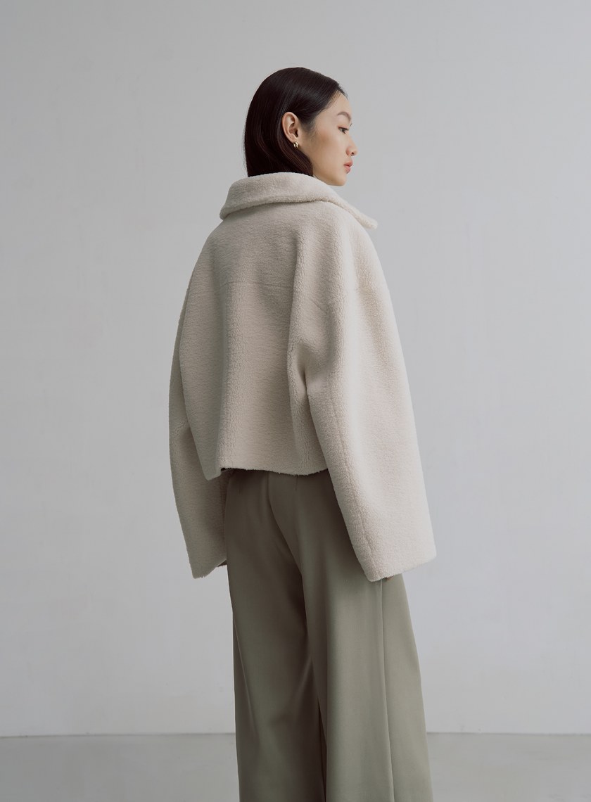 毛絨口袋造型短版外套