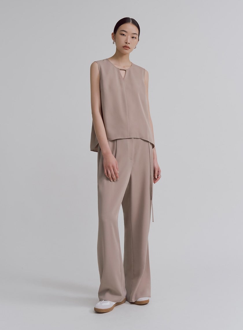 優雅輕盈鏤空無袖上衣