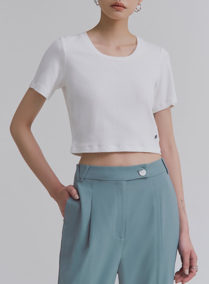 日常圓領細坑條短版上衣