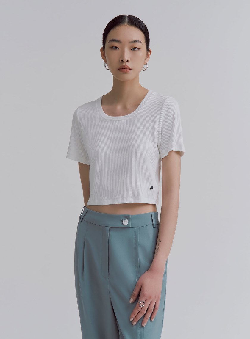 日常圓領細坑條短版上衣