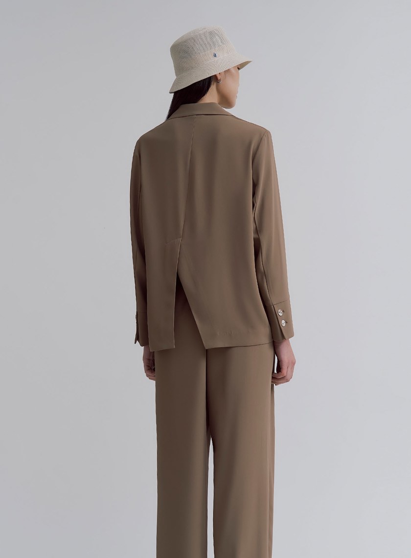 飄逸垂墜特殊口袋西裝外套