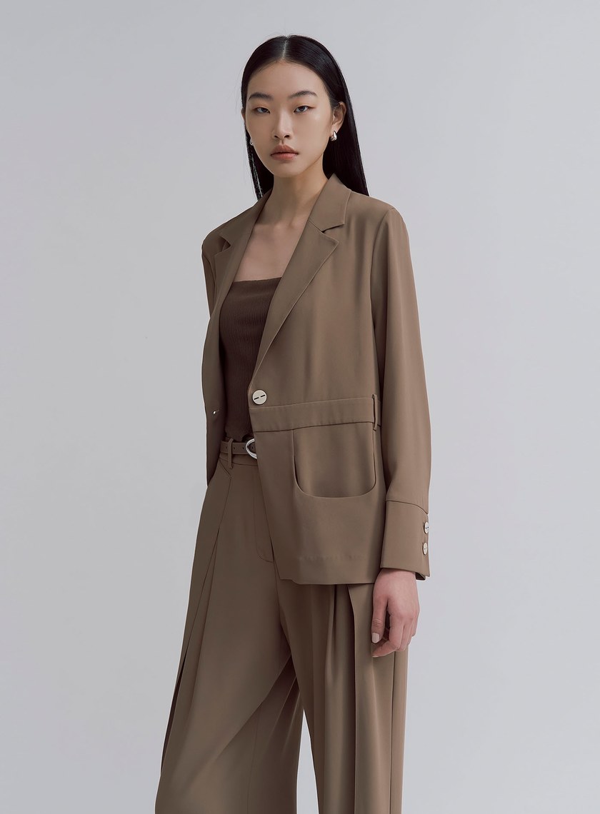 飄逸垂墜特殊口袋西裝外套