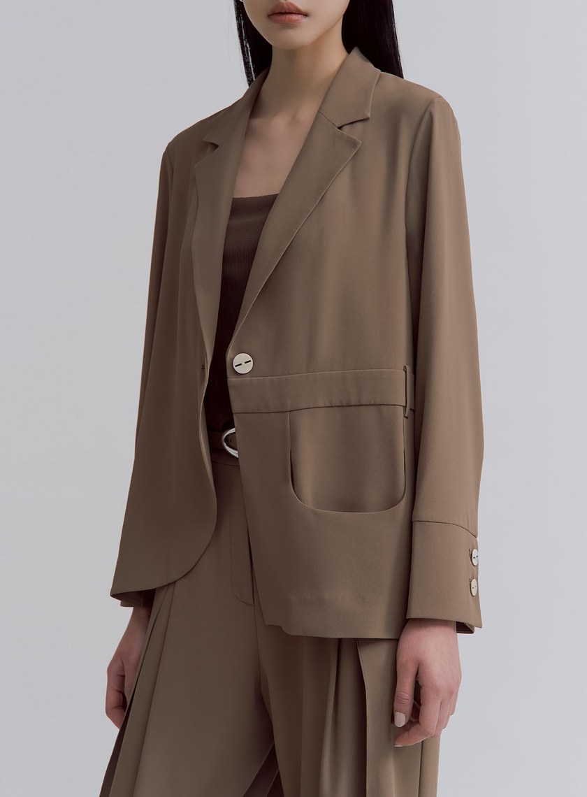 飄逸垂墜特殊口袋西裝外套