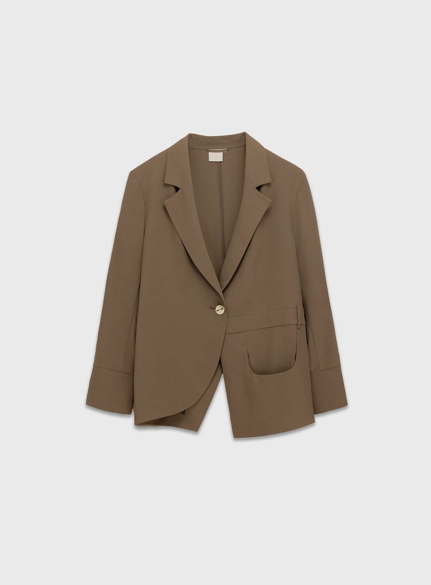 飄逸垂墜特殊口袋西裝外套