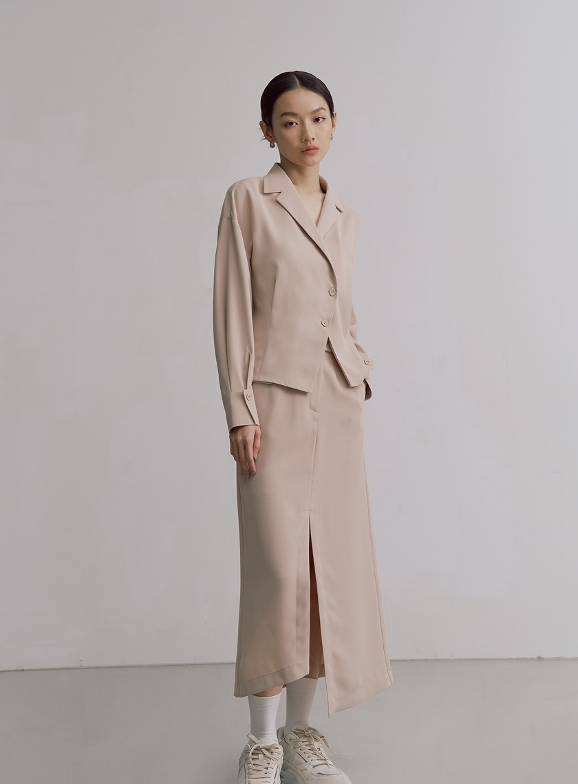 垂墜收腰綁帶西裝領型上衣