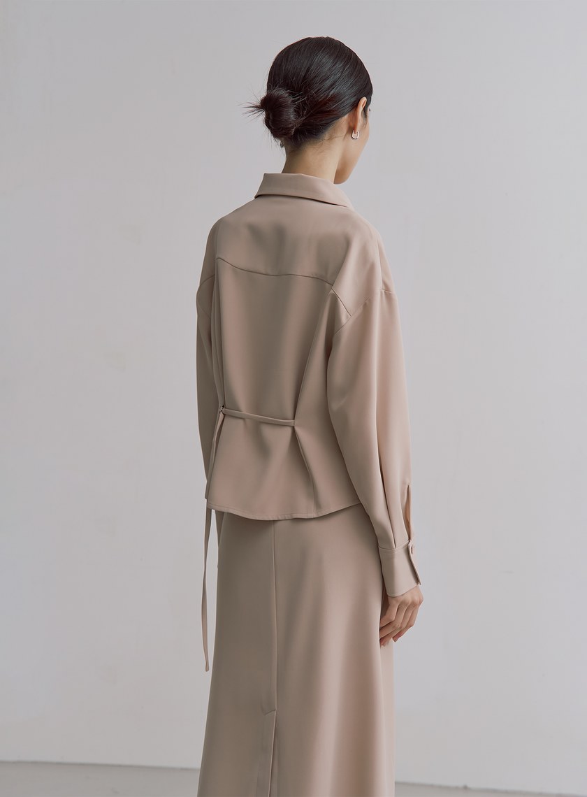 垂墜收腰綁帶西裝領型上衣