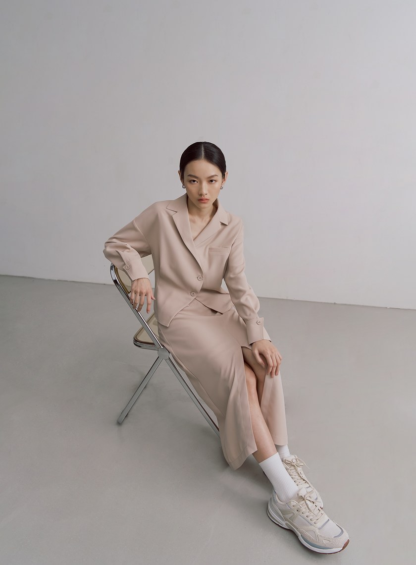 垂墜收腰綁帶西裝領型上衣