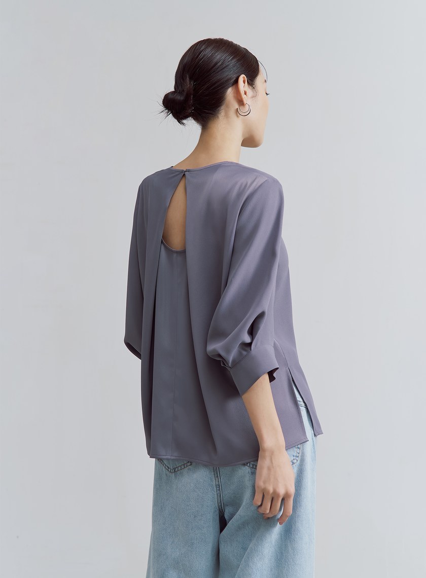 微光澤後壓褶五分袖上衣