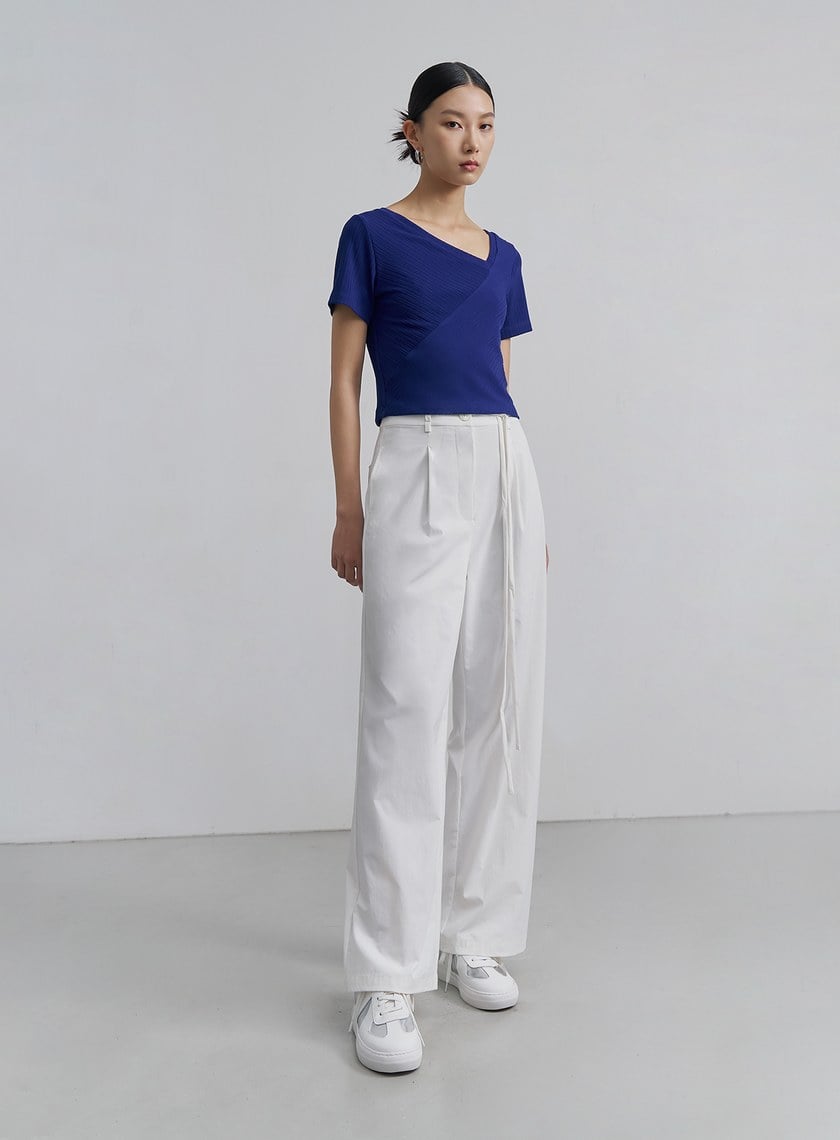 修身斜領細坑條短袖上衣