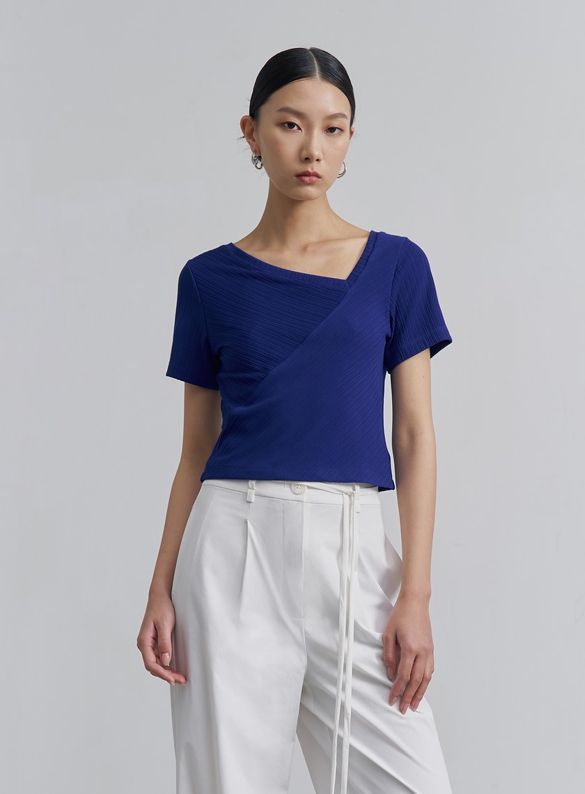 修身斜領細坑條短袖上衣