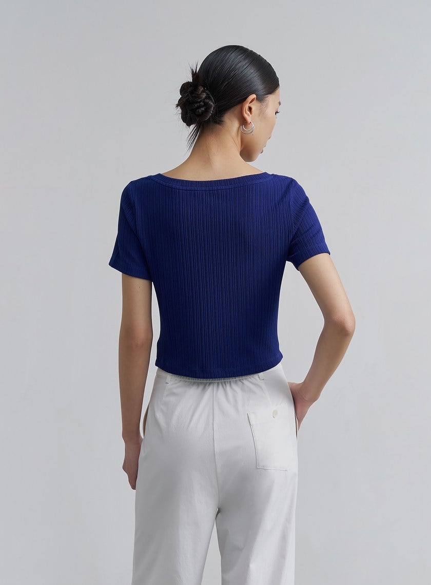修身斜領細坑條短袖上衣