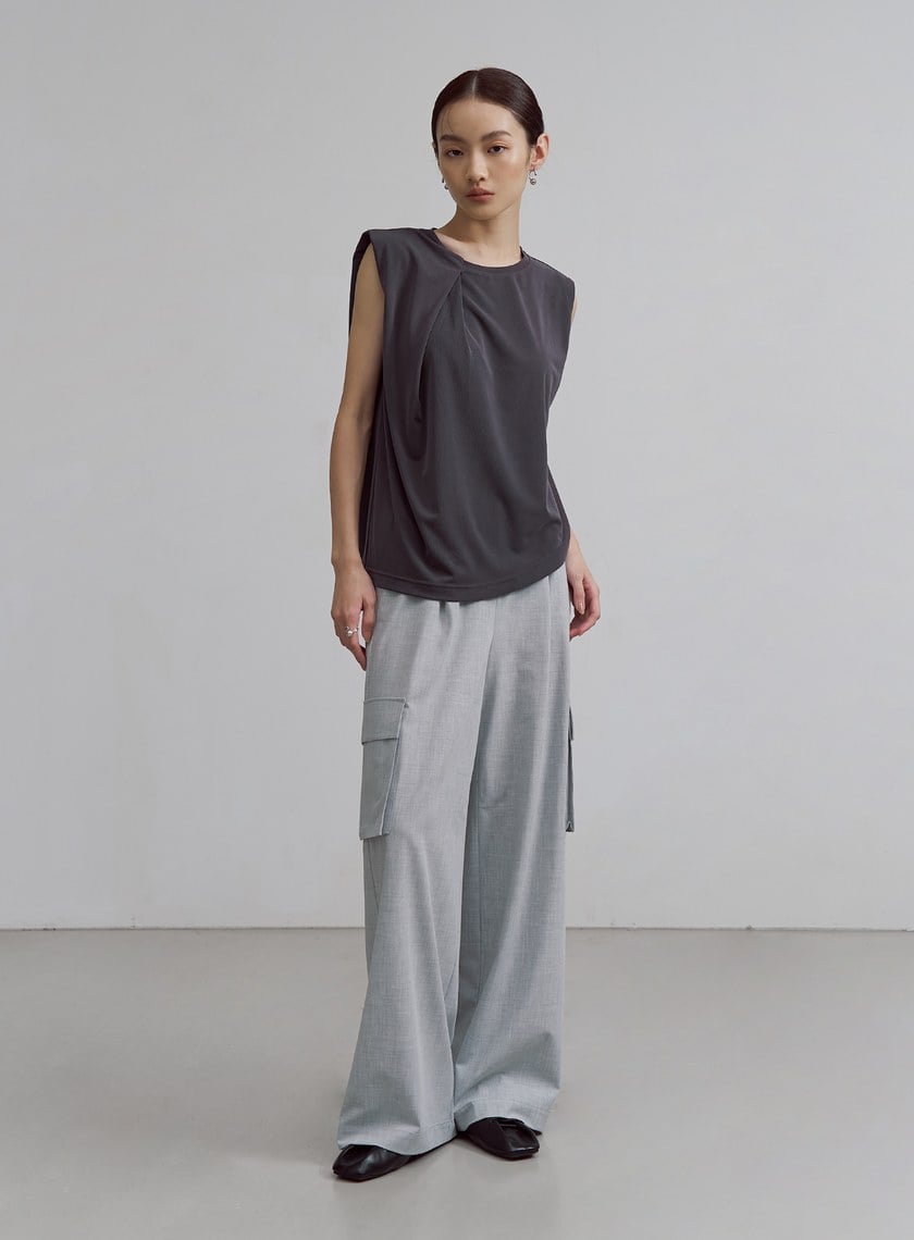 俐落壓褶墊肩無袖上衣