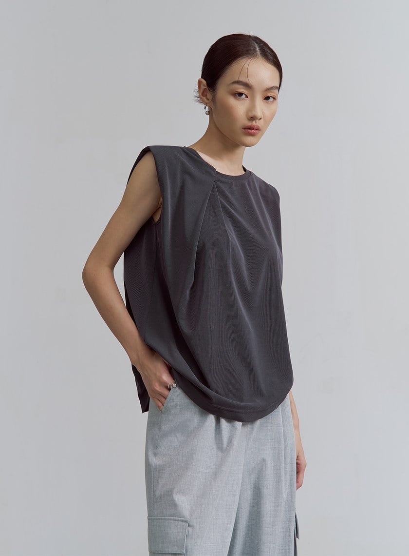 俐落壓褶墊肩無袖上衣