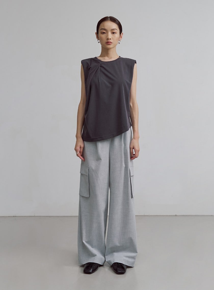 俐落壓褶墊肩無袖上衣