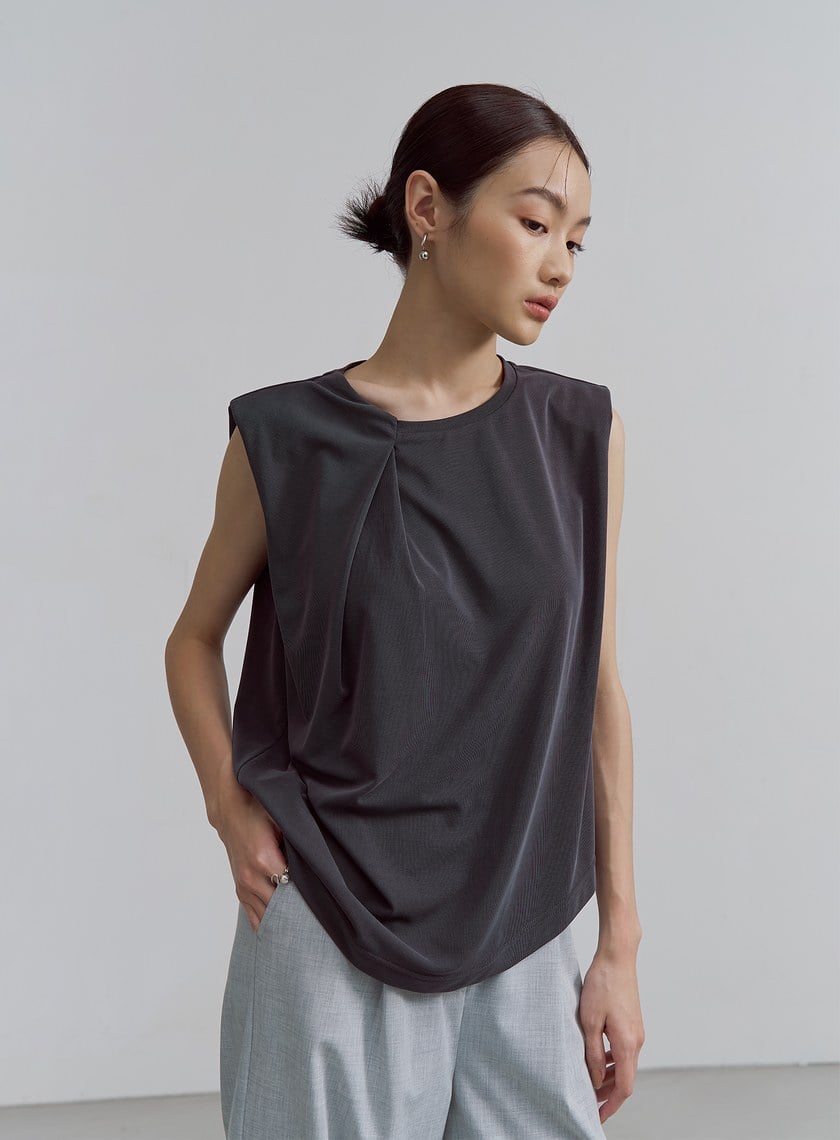 俐落壓褶墊肩無袖上衣