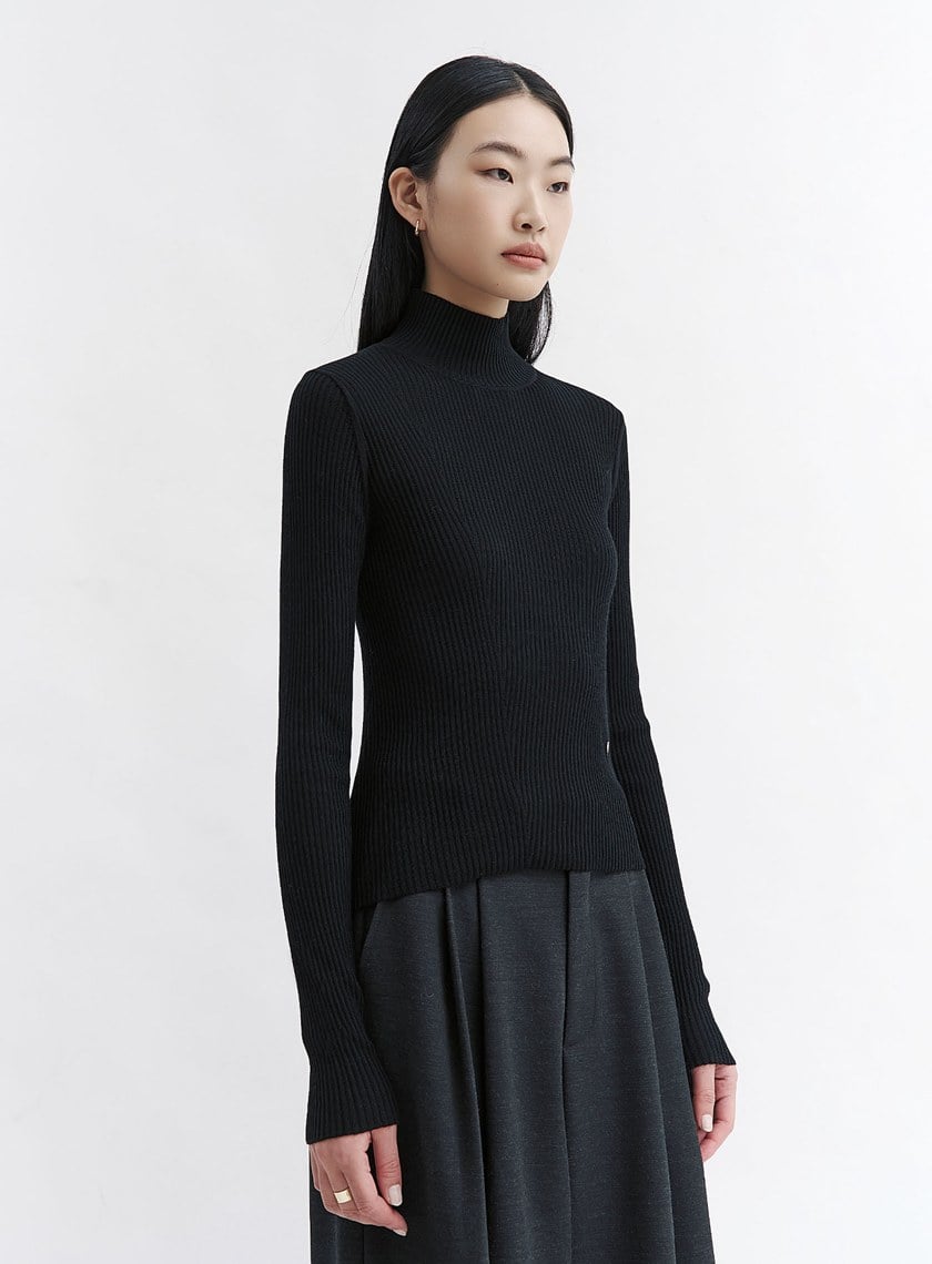 可機洗羊毛半高領針織衫