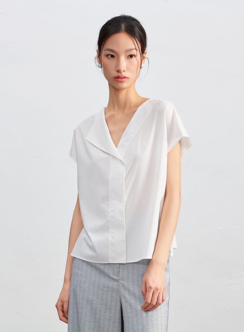 不對稱領口抗皺涼感上衣