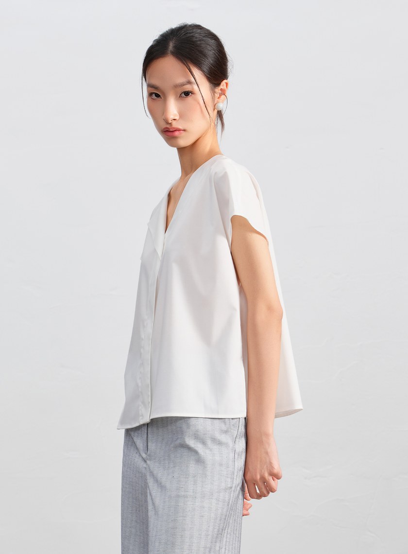 不對稱領口抗皺涼感上衣